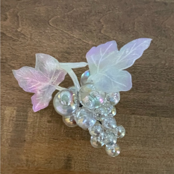 Strung Glass Iridescent Bunch of Grapes clear 1970’s Ornament - Picture 2 of 7